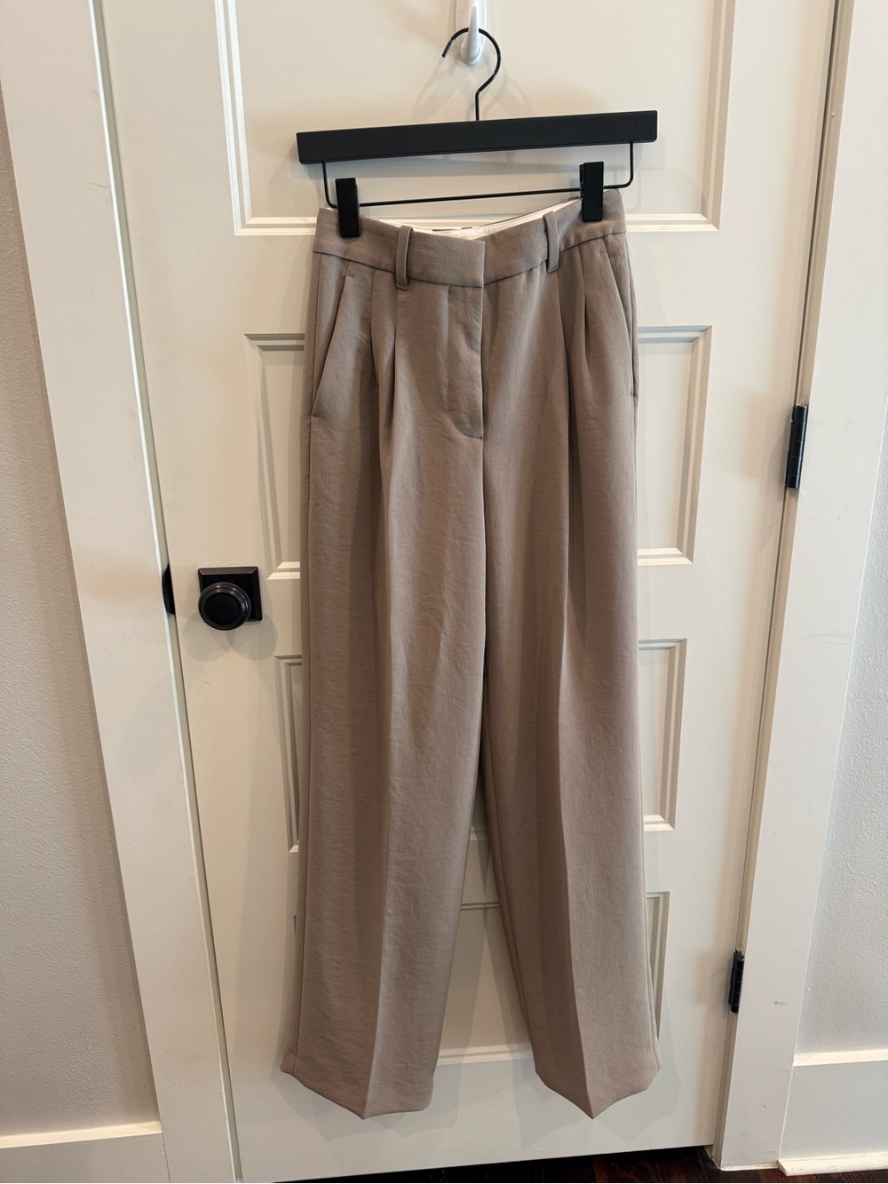 NWT Aritzia Effortless Pant, Size 0 in Nomad Taupe - Picture 2 of 7